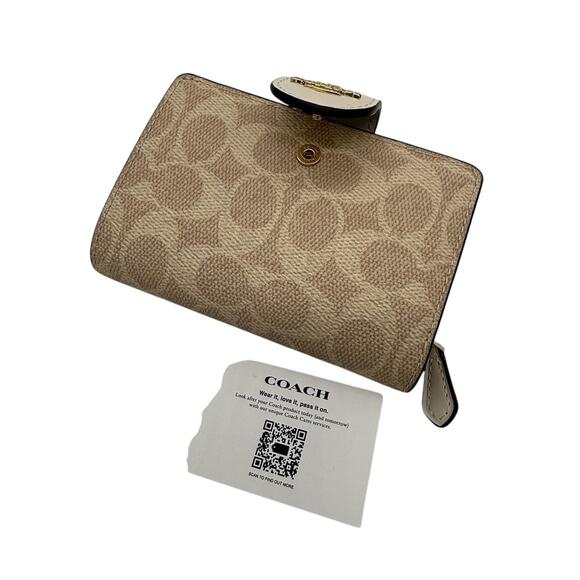 RETAIL $198 Coach Medium Corner Zip Wallet In Signature Canvas*NWT - Picture 4 of 13